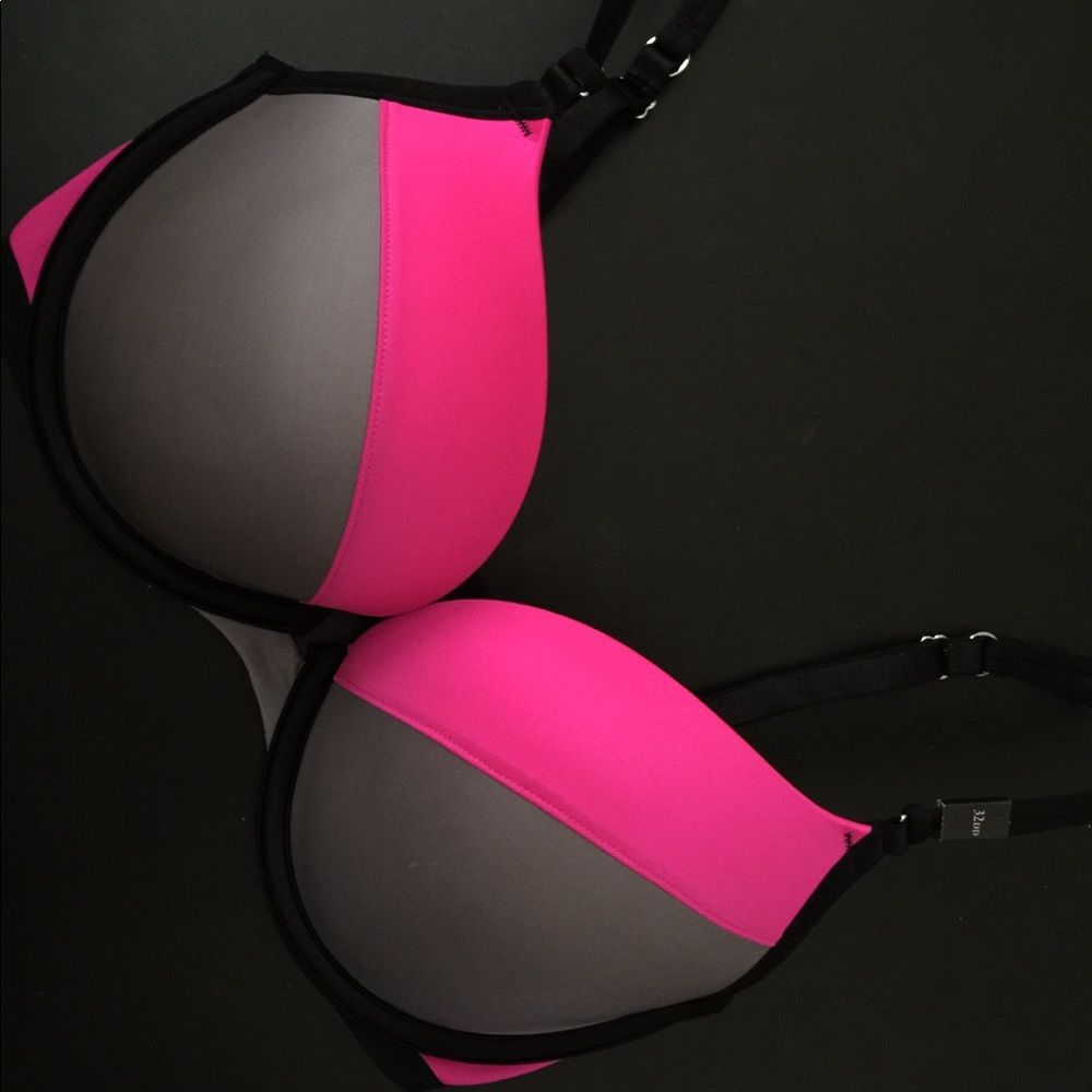 NWT VICTORIAS SECRET BRA 32DD $62.50